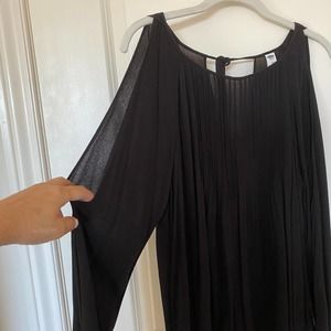 Old Navy Black Long Sleeve Cold Shoulder Pleated Top Size Medium